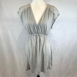 Oh Baby by Motherhood Maternity light gray lace detail top size medium